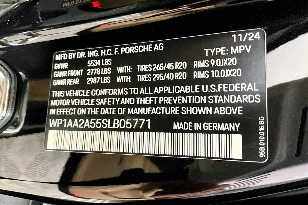 2025 Porsche Macan AWD