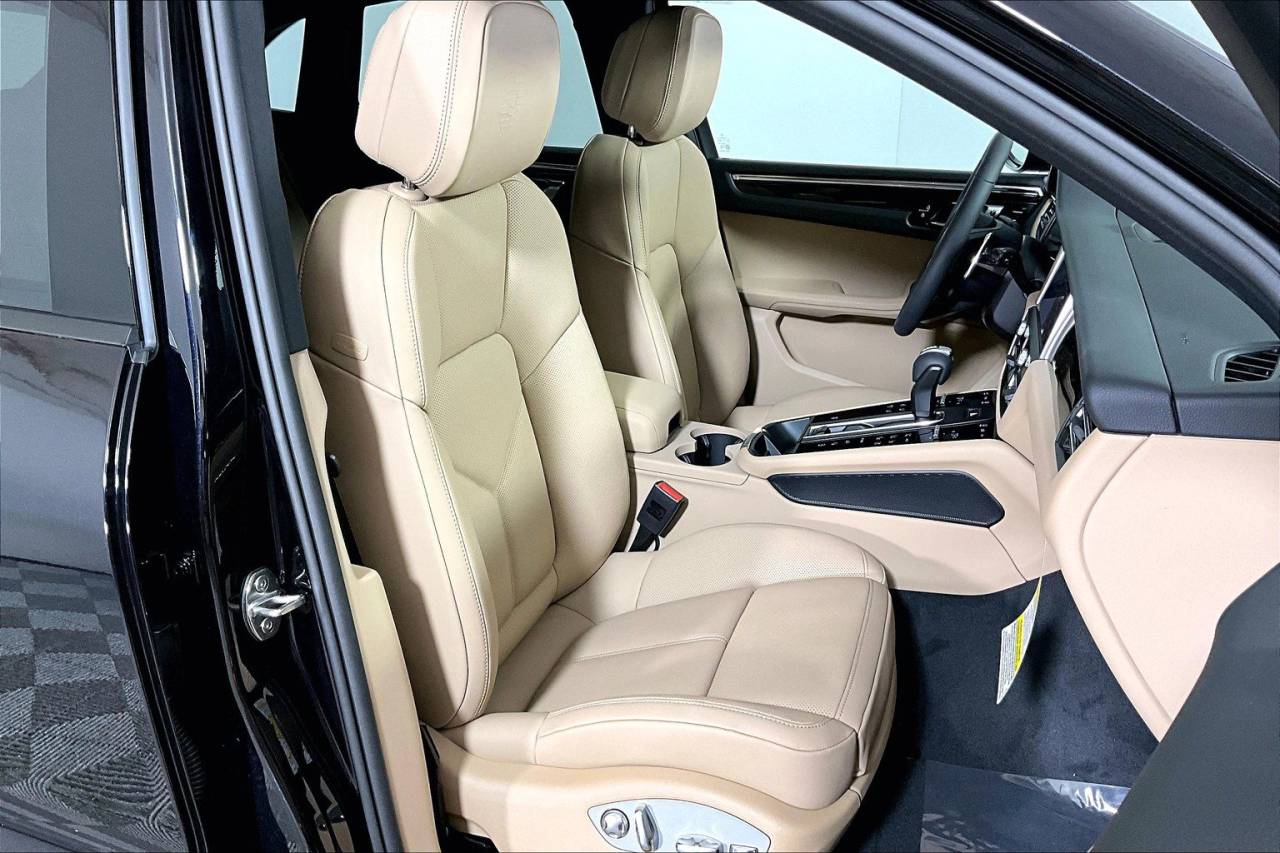2025 Porsche Macan AWD