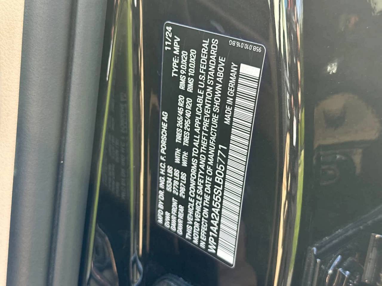 2025 Porsche Macan Base