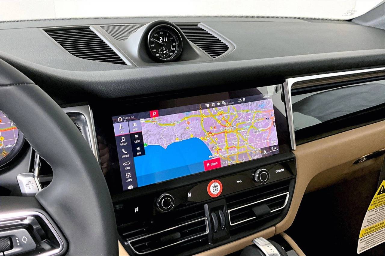 2025 Porsche Macan AWD