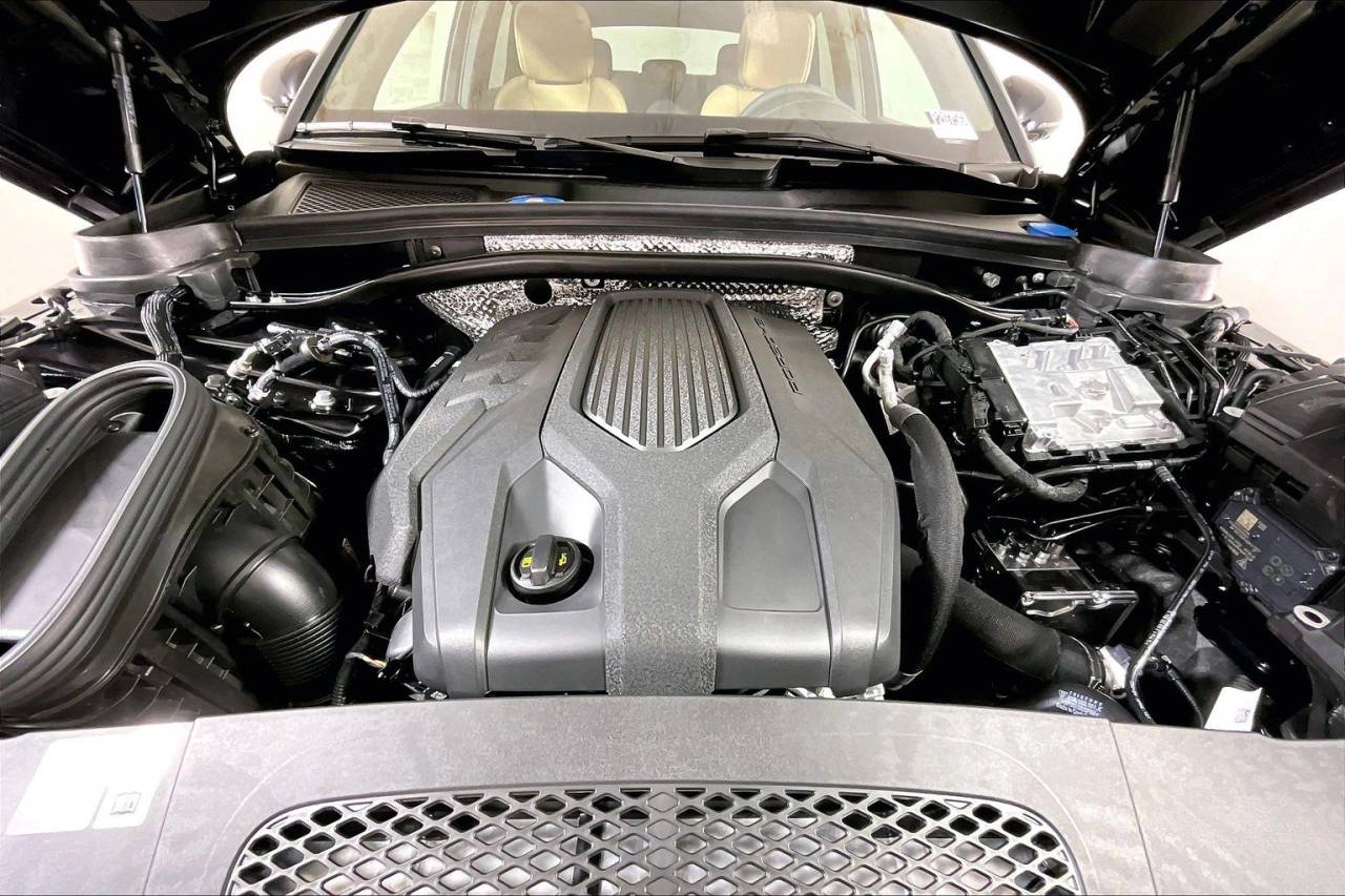 2025 Porsche Macan AWD