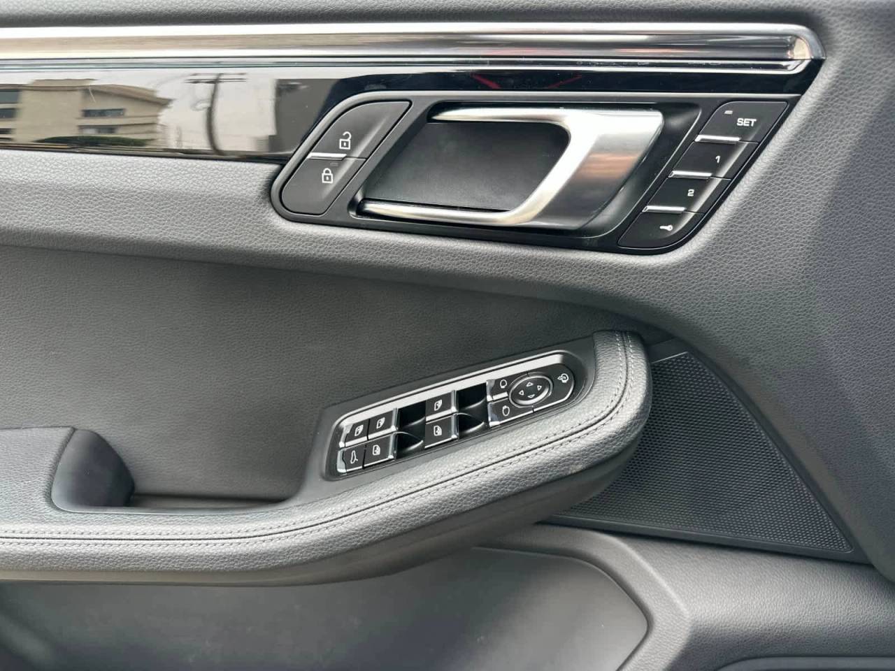 2025 Porsche Macan AWD