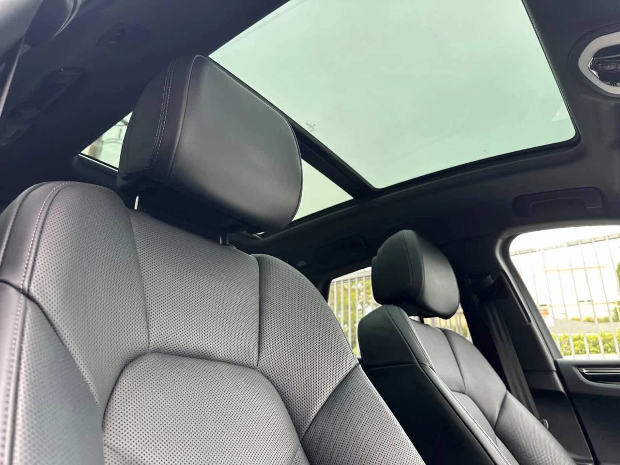 2025 Porsche Macan AWD