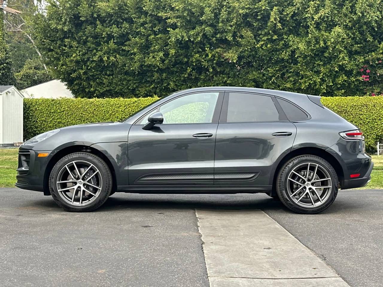 2025 Porsche Macan AWD