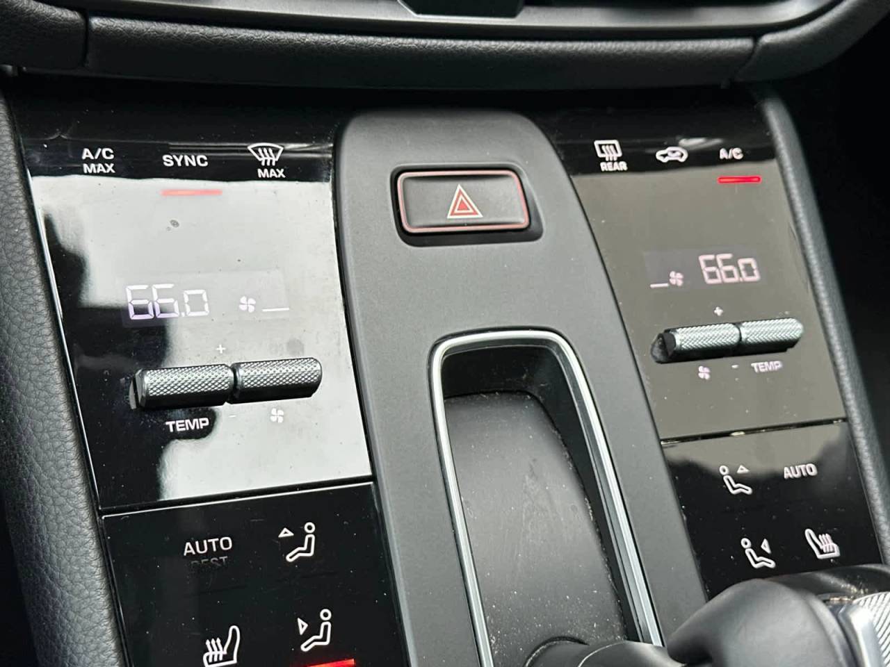 2025 Porsche Macan AWD