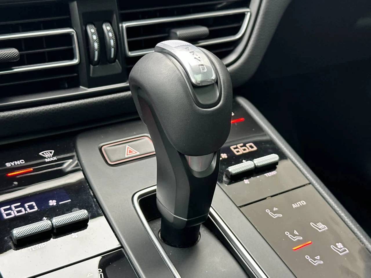 2025 Porsche Macan AWD