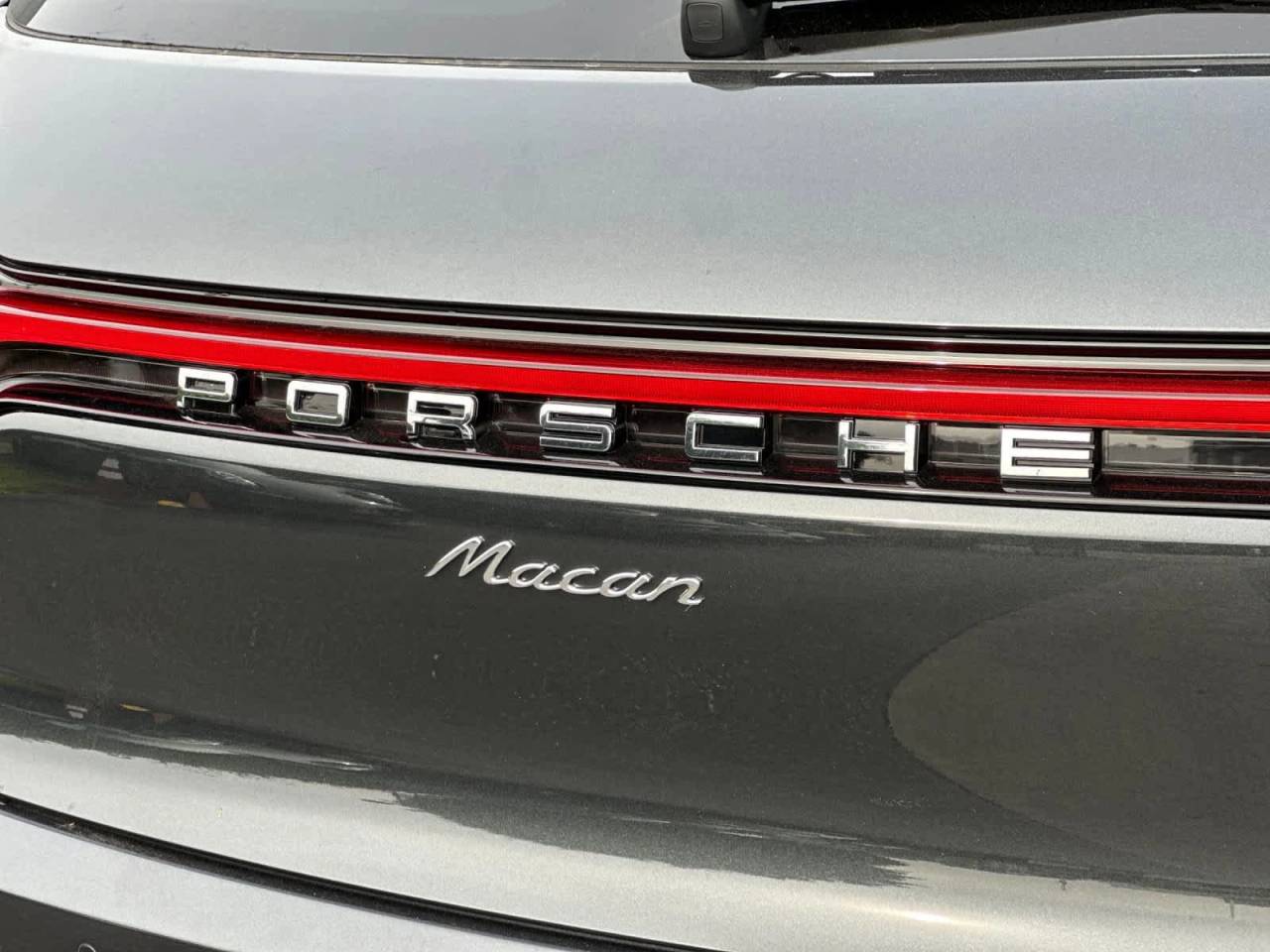 2025 Porsche Macan AWD