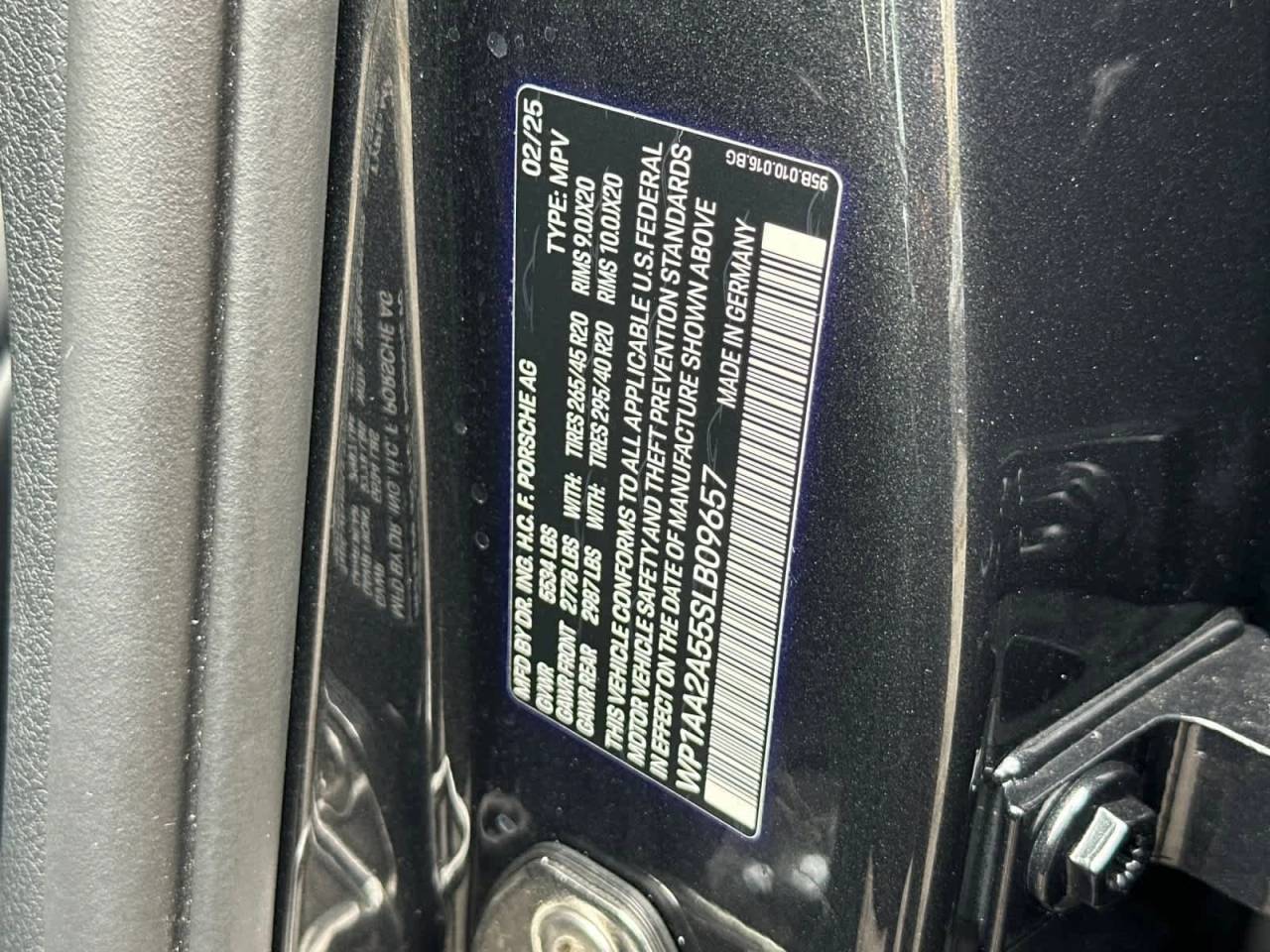 2025 Porsche Macan AWD