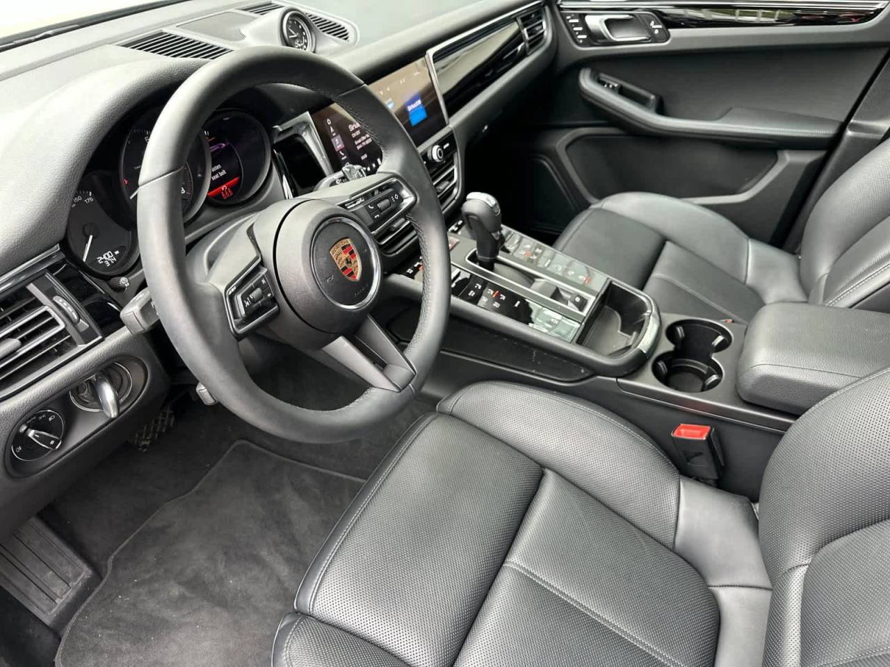 2025 Porsche Macan AWD