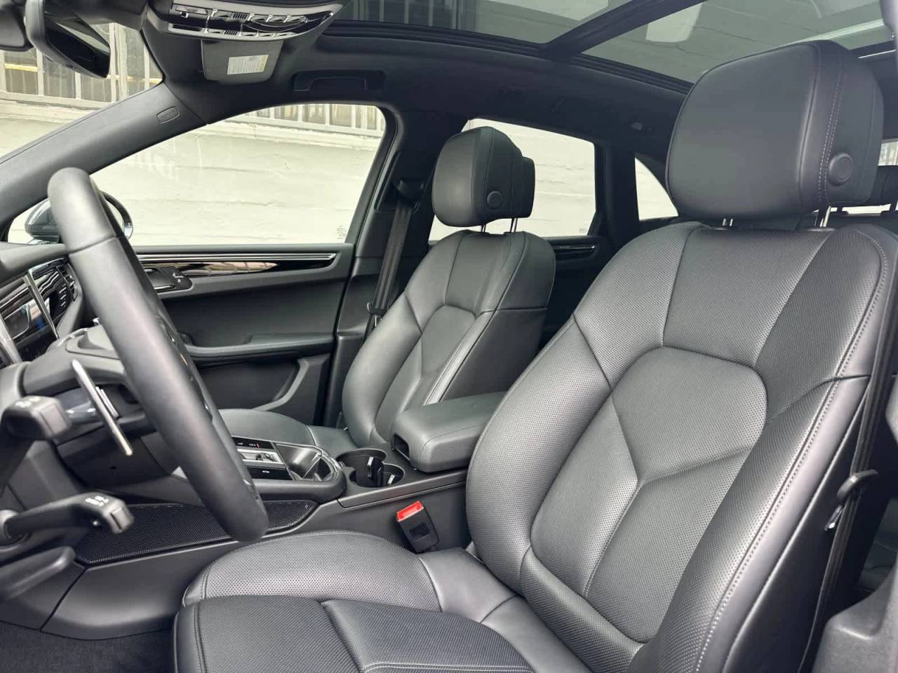 2025 Porsche Macan AWD