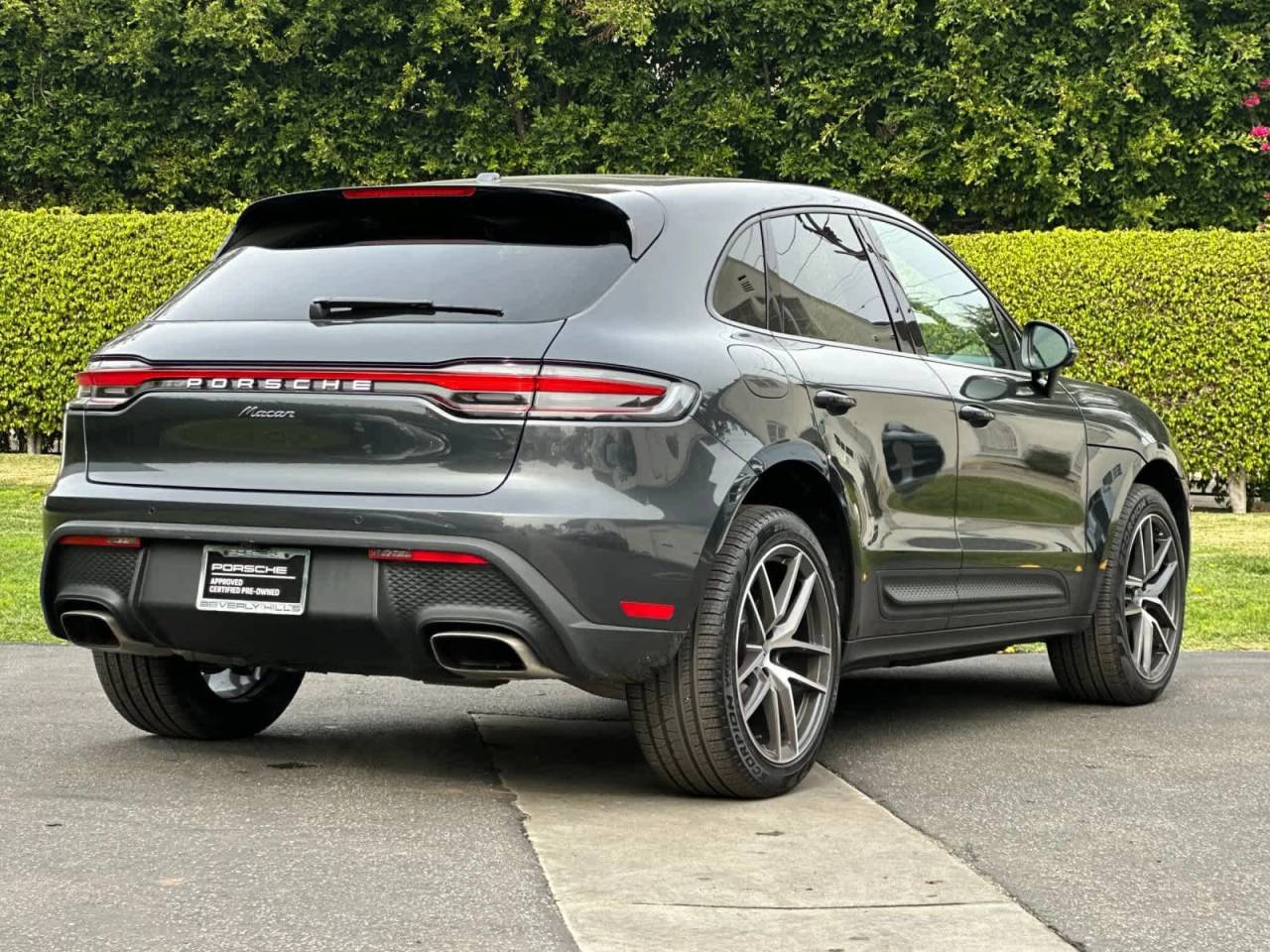 2025 Porsche Macan AWD