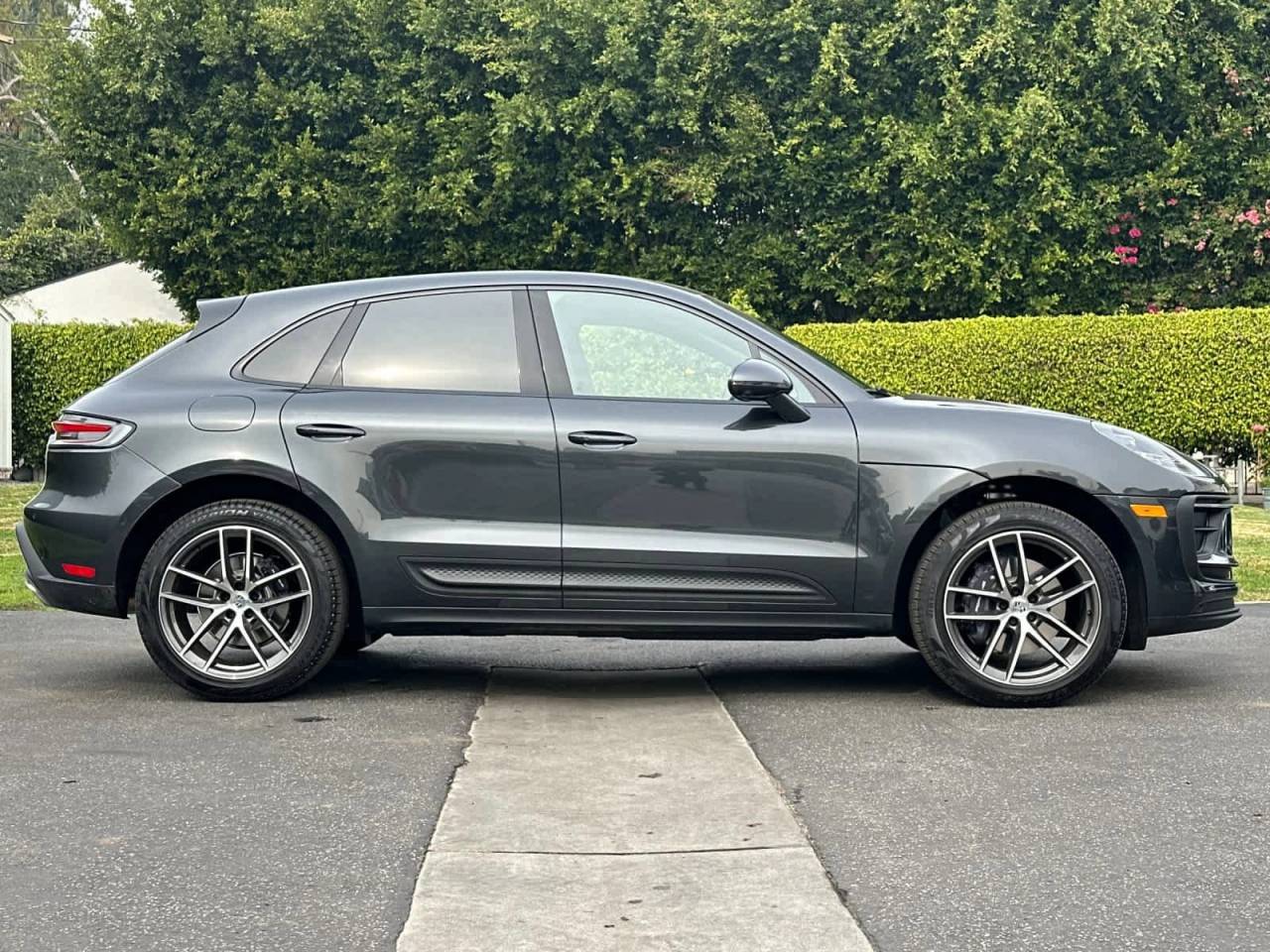 2025 Porsche Macan AWD