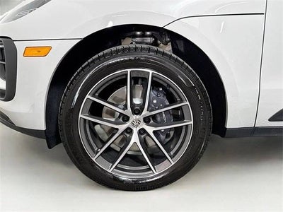 2025 Porsche Macan Base