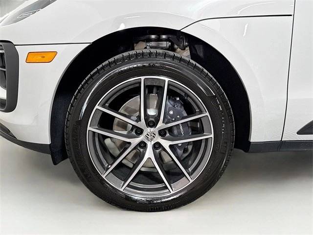 2025 Porsche Macan Base