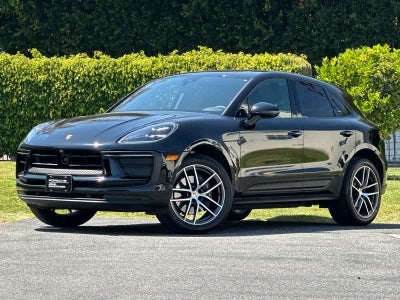 2025 Porsche Macan Base