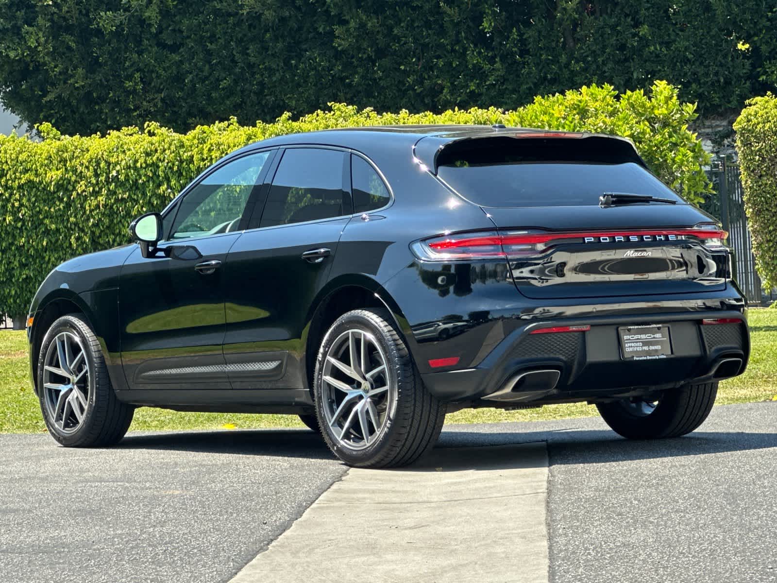 2025 Porsche Macan Base