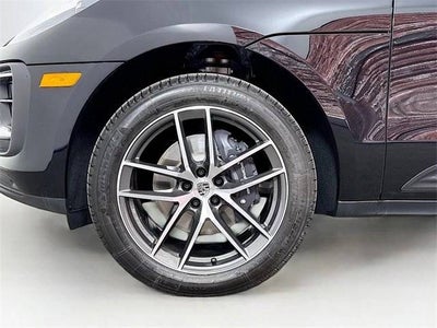 2025 Porsche Macan Base