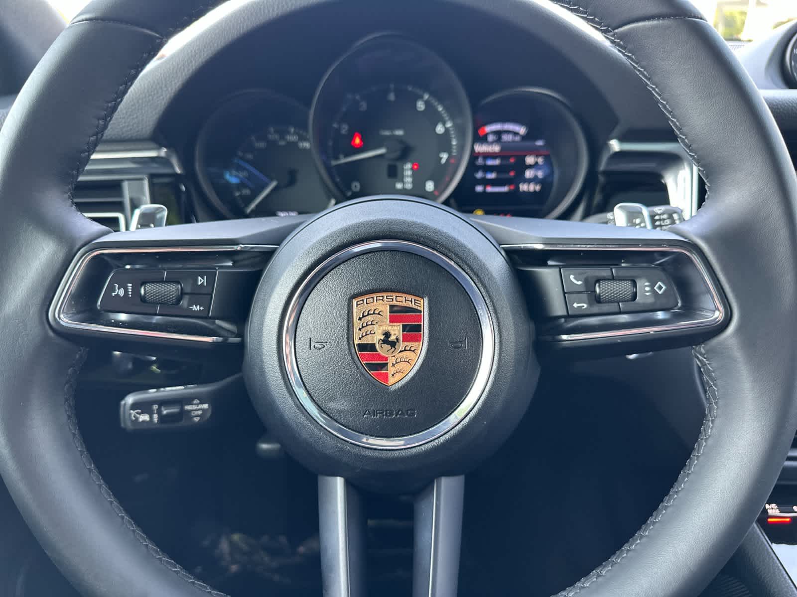 2025 Porsche Macan Base