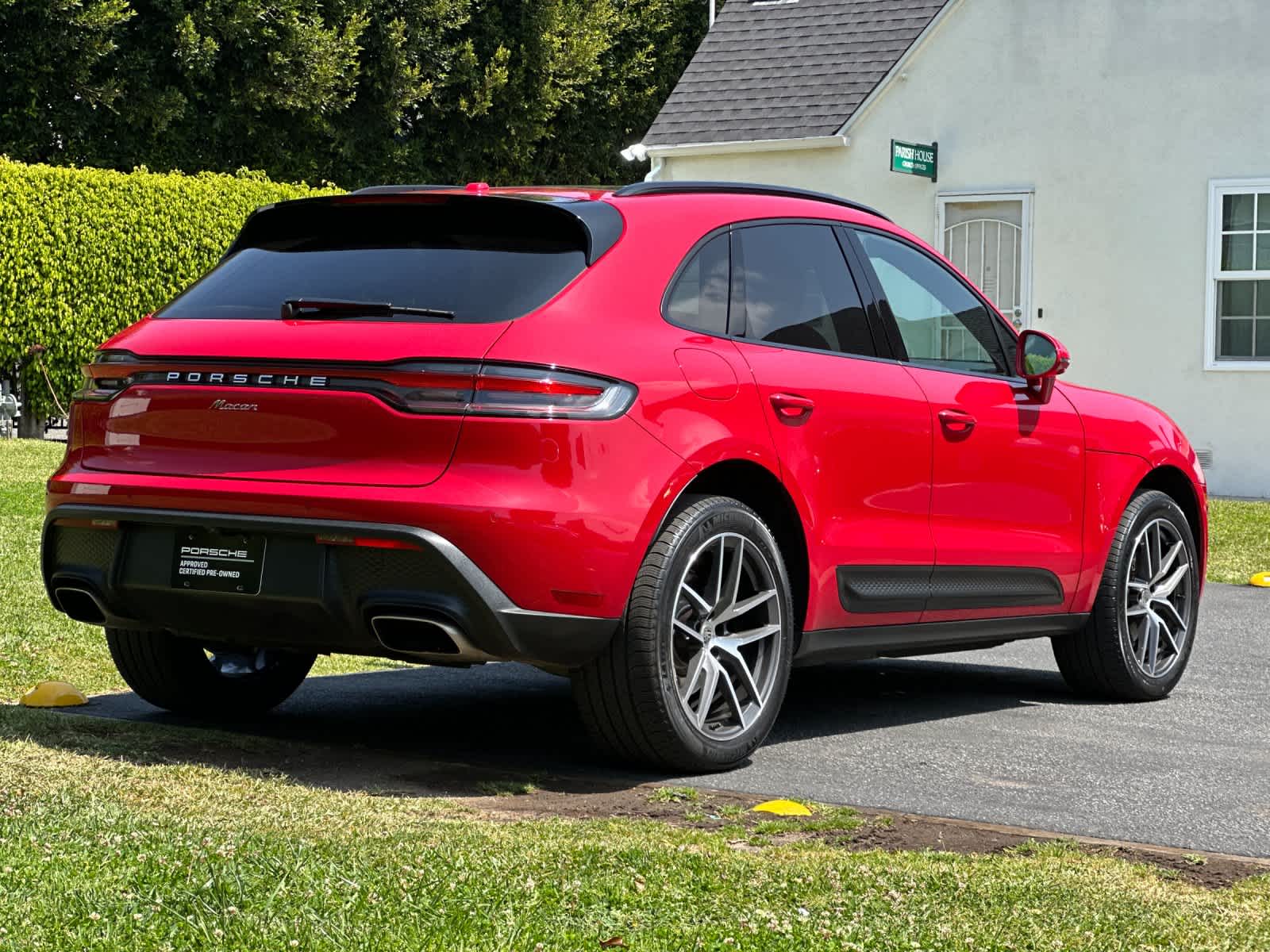 2025 Porsche Macan Base