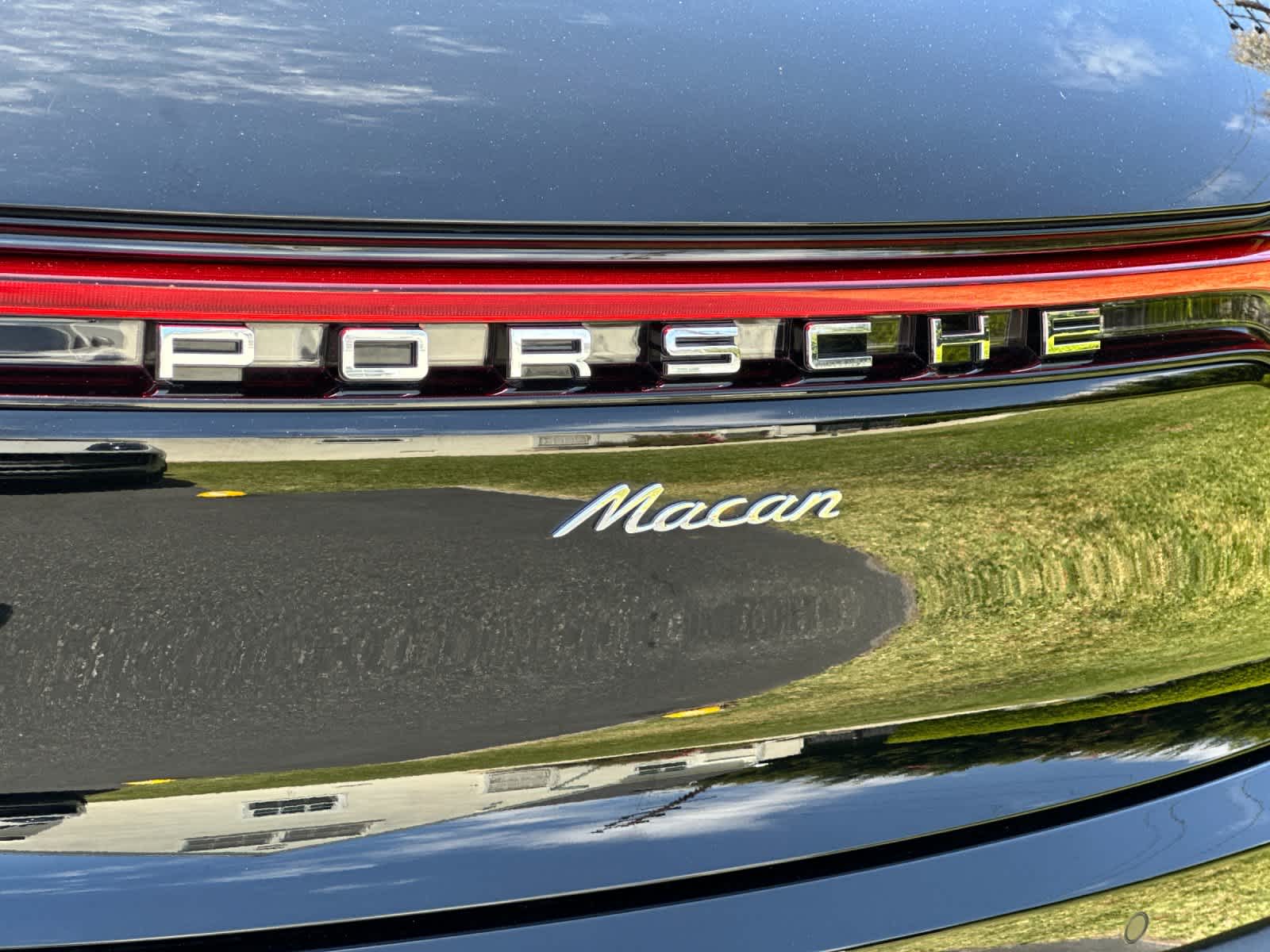 2025 Porsche Macan Base