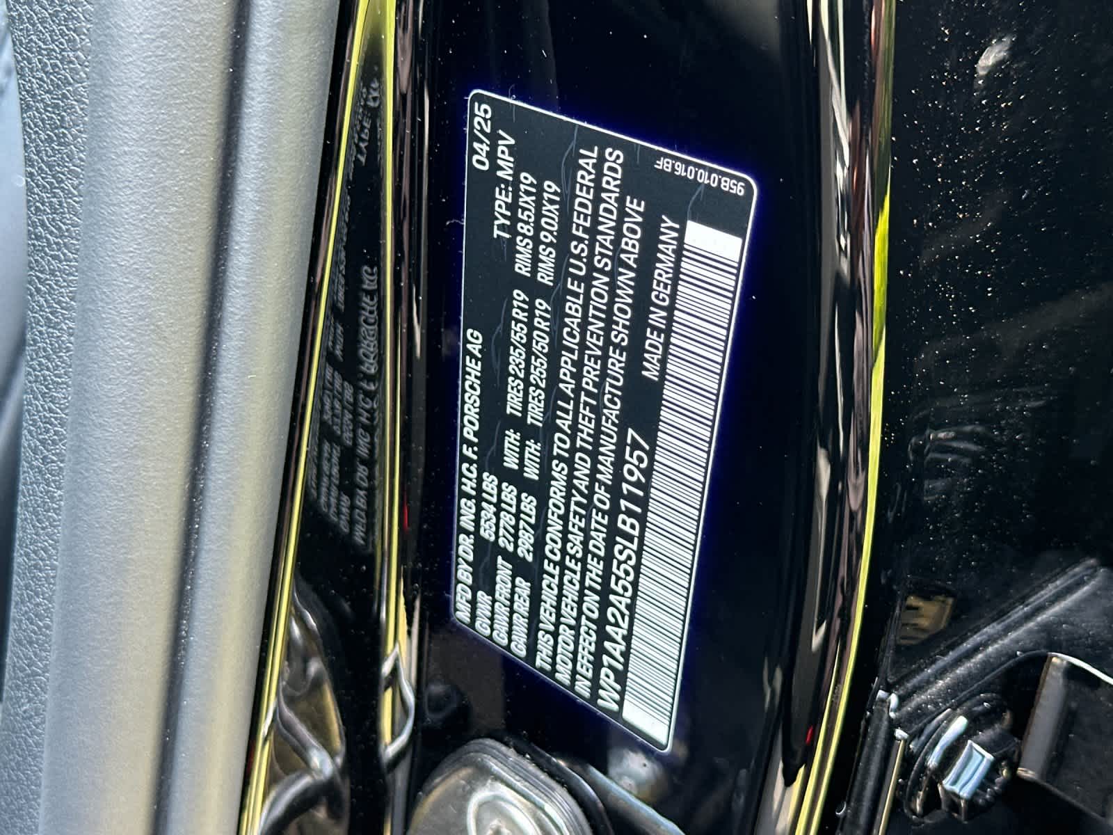 2025 Porsche Macan Base