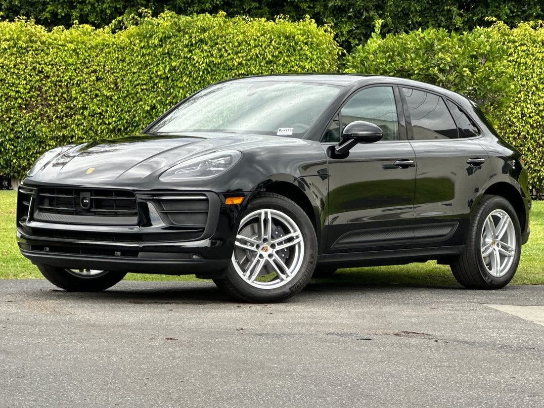 2025 Porsche Macan — photo 1 of 32