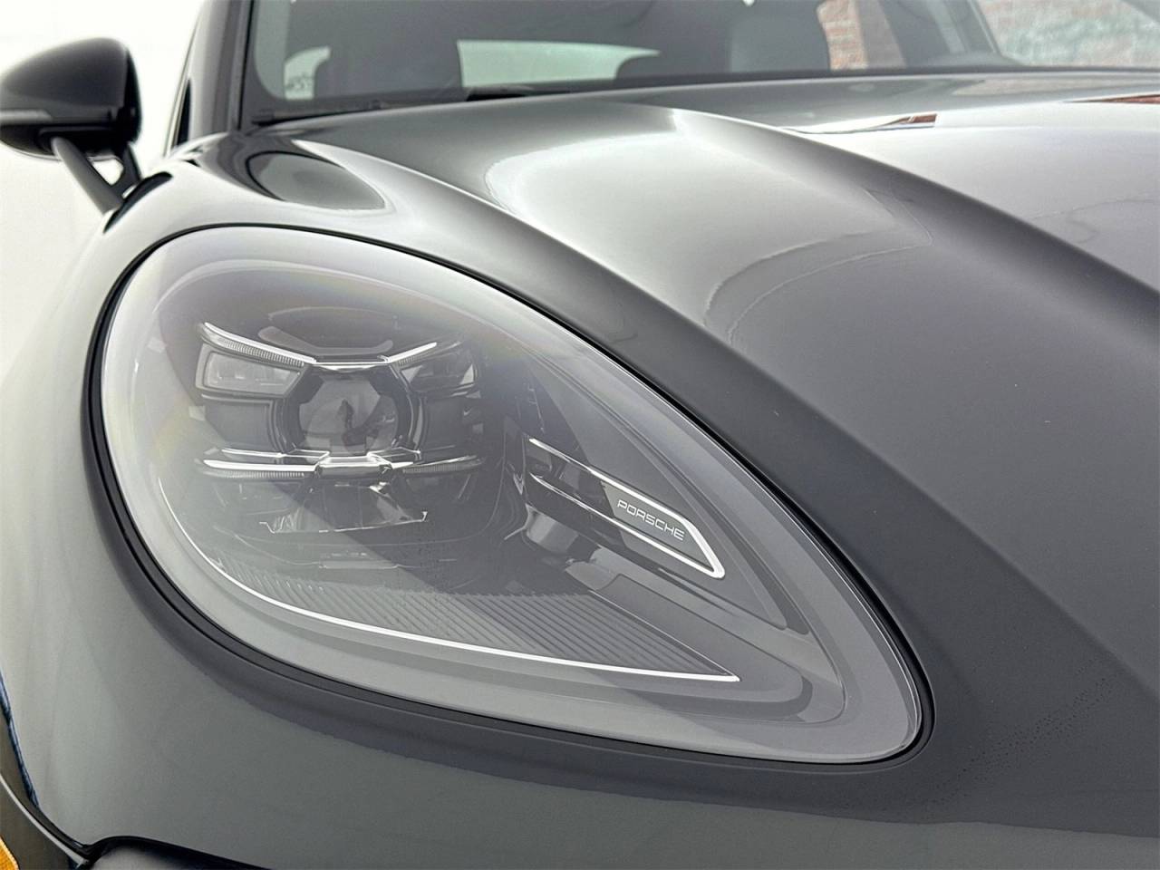 2025 Porsche Macan Base