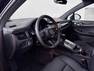 2025 Porsche Macan Base