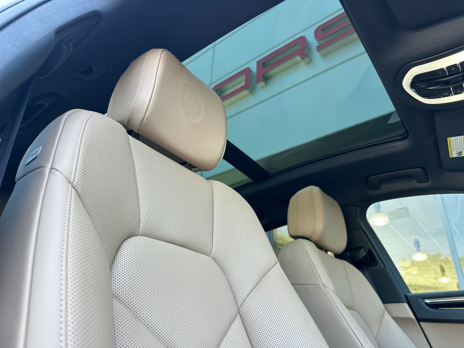 2025 Porsche Macan Base