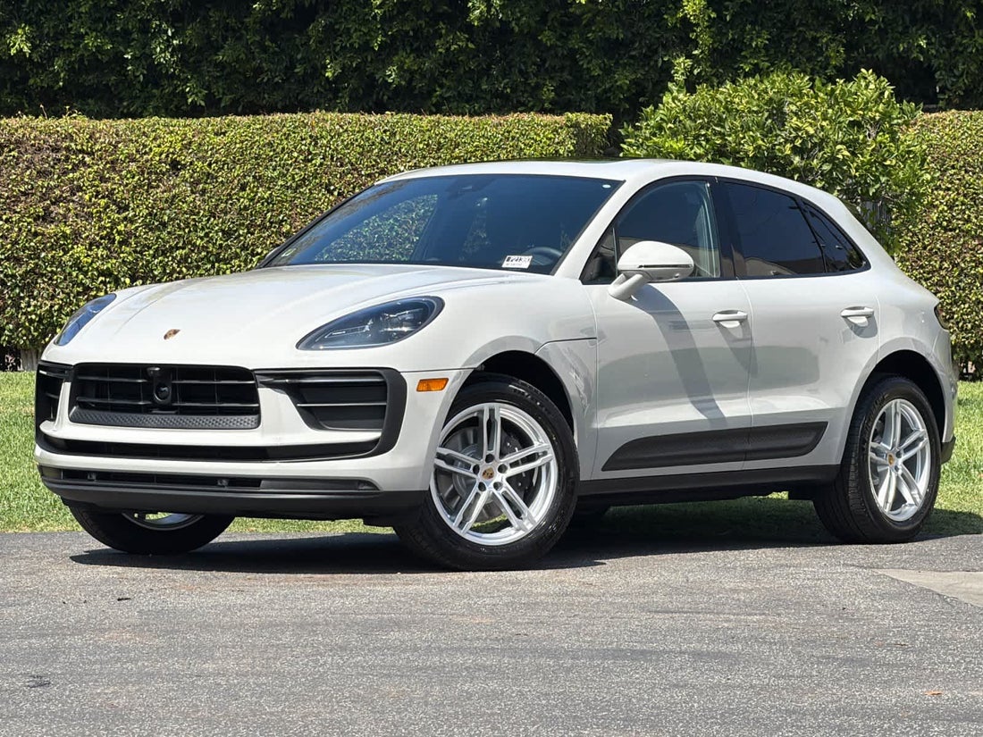 2025 Porsche Macan — photo 1 of 32