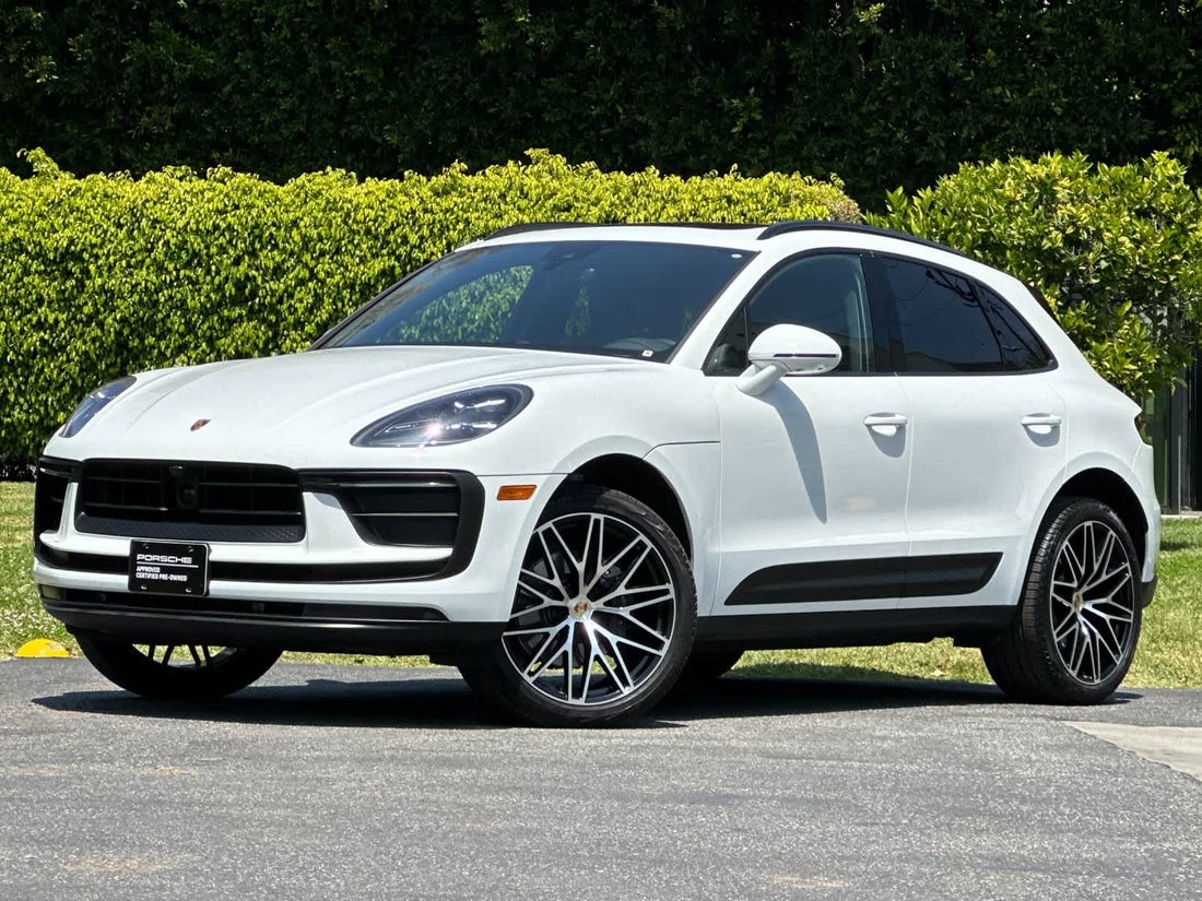 2026 Porsche Macan — photo 1 of 34