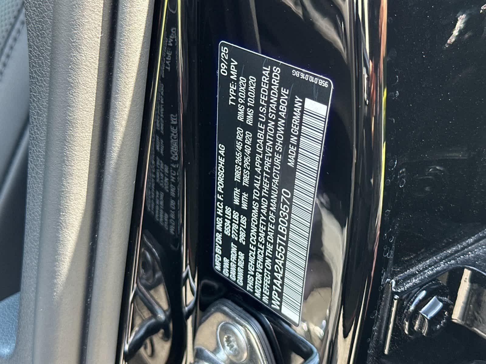 2026 Porsche Macan Base