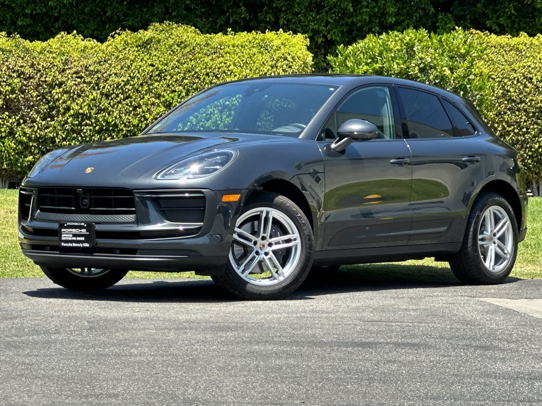 2026 Porsche Macan — photo 1 of 33