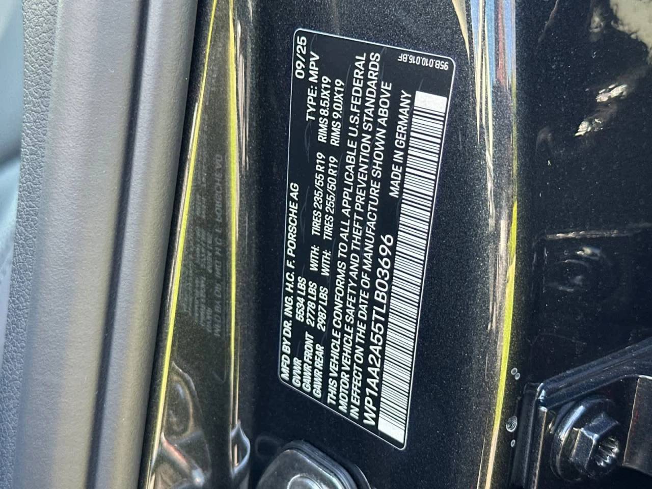 2026 Porsche Macan AWD