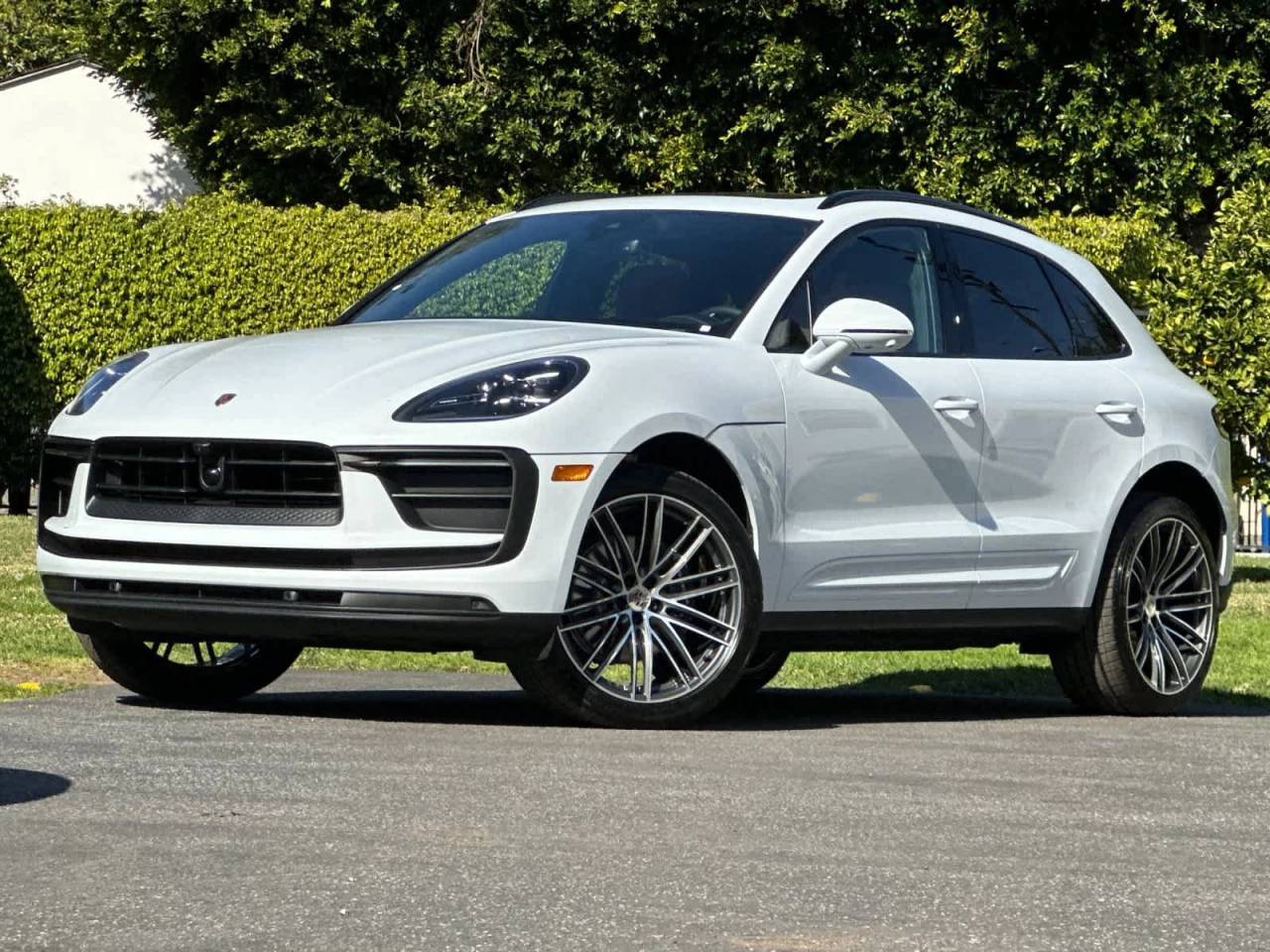 2026 Porsche Macan AWD