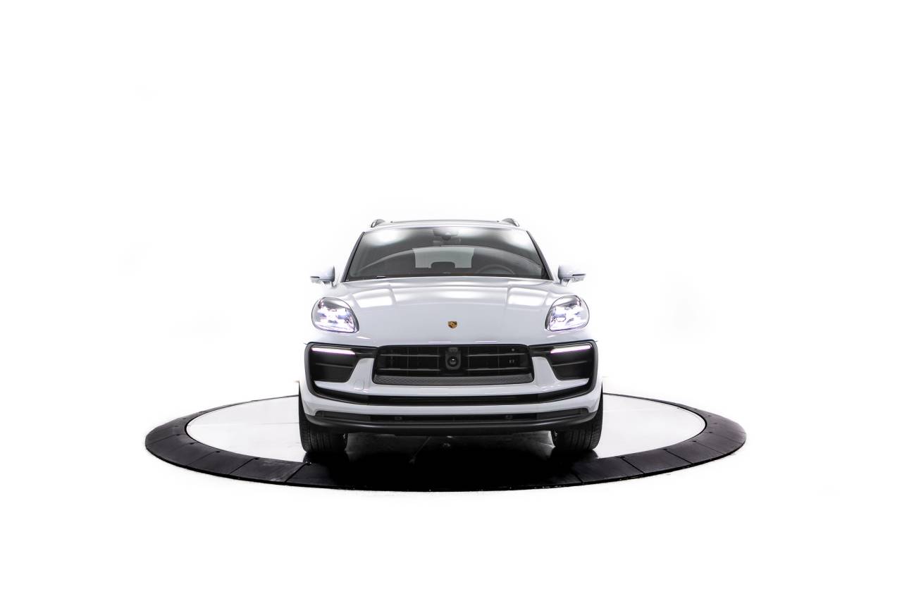 2026 Porsche Macan AWD