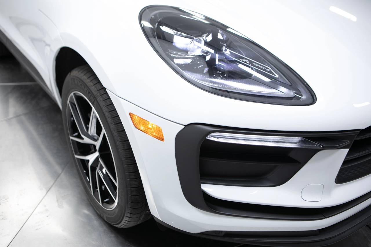 2026 Porsche Macan AWD