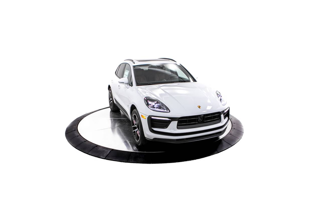 2026 Porsche Macan AWD