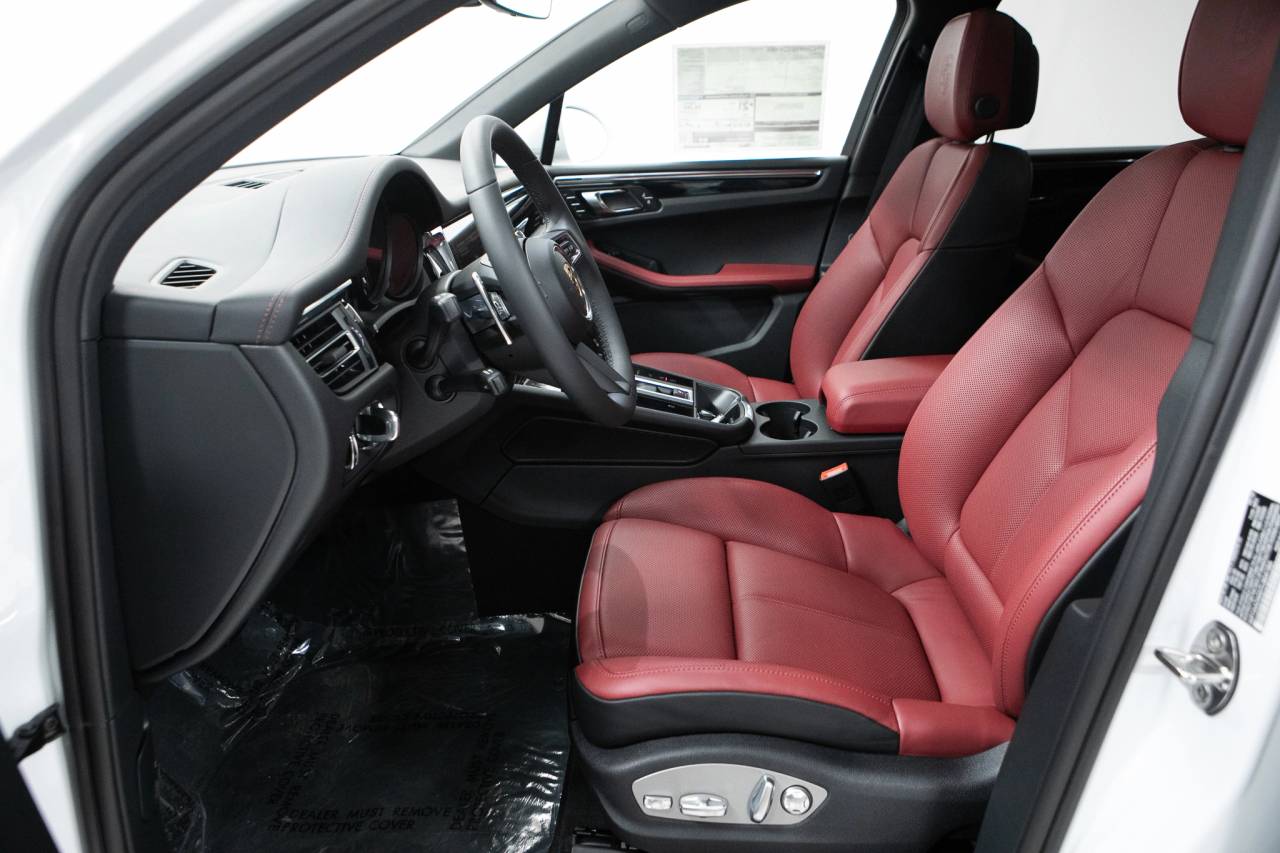 2026 Porsche Macan AWD