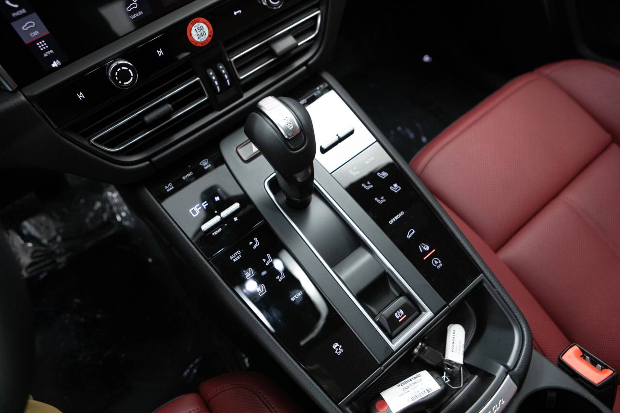 2026 Porsche Macan AWD