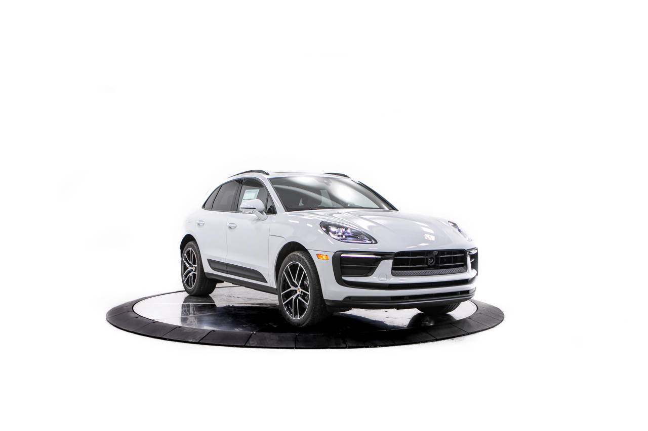 2026 Porsche Macan AWD