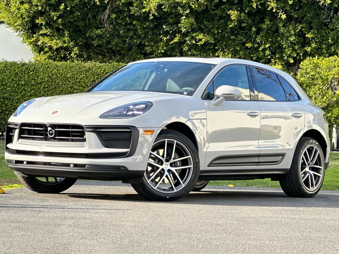 2026 Porsche Macan — photo 1 of 1