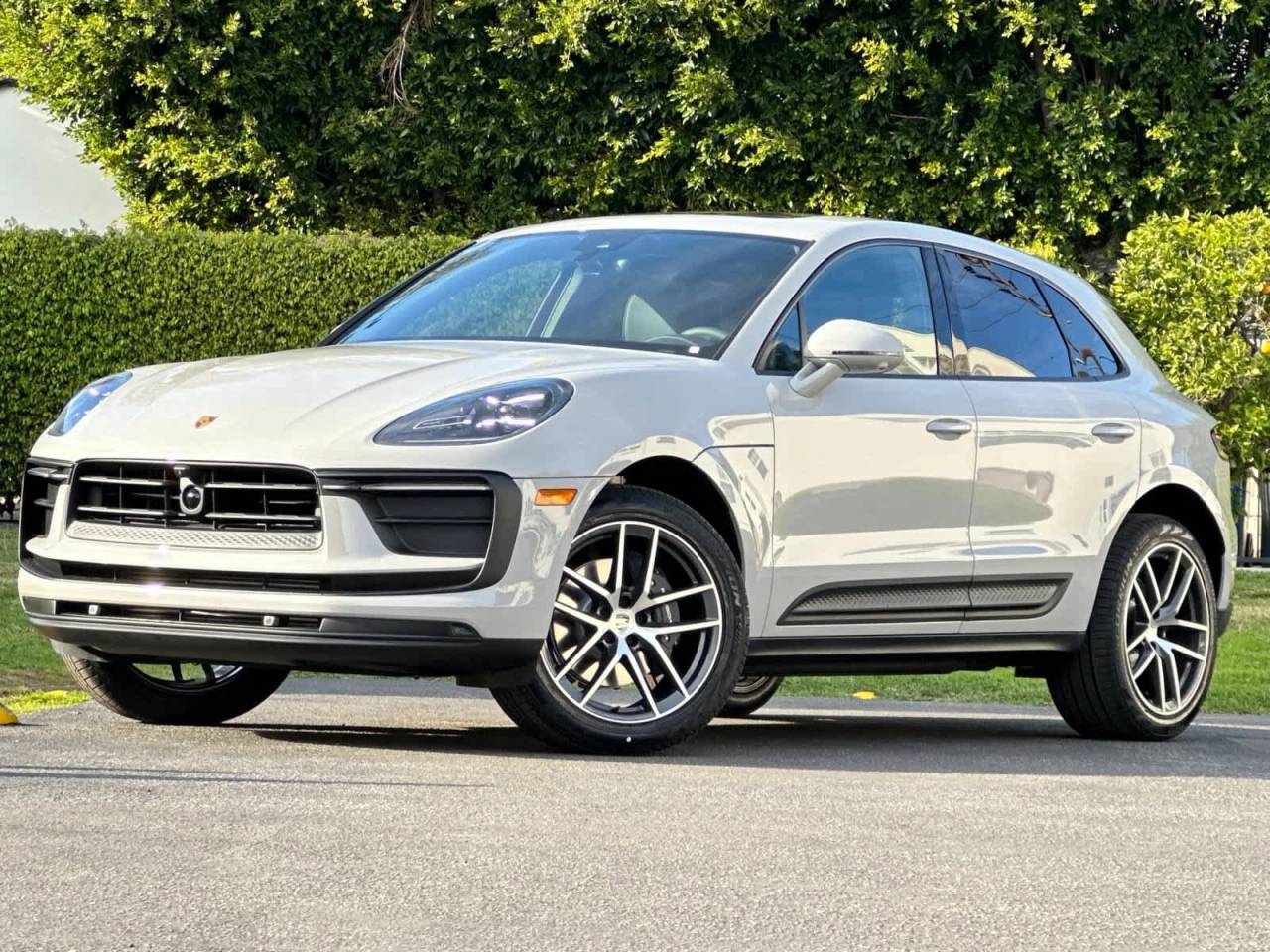 2026 Porsche Macan AWD