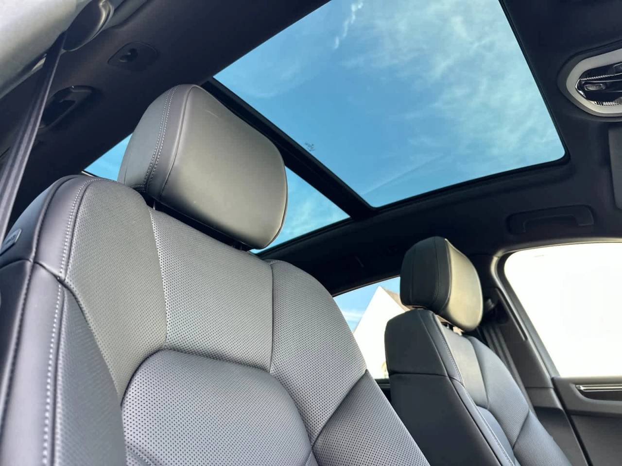 2026 Porsche Macan AWD