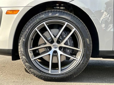 2026 Porsche Macan AWD