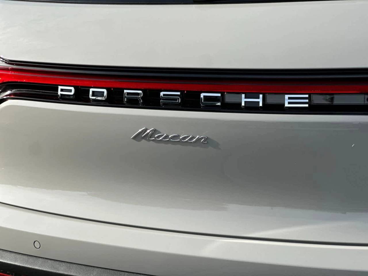 2026 Porsche Macan AWD