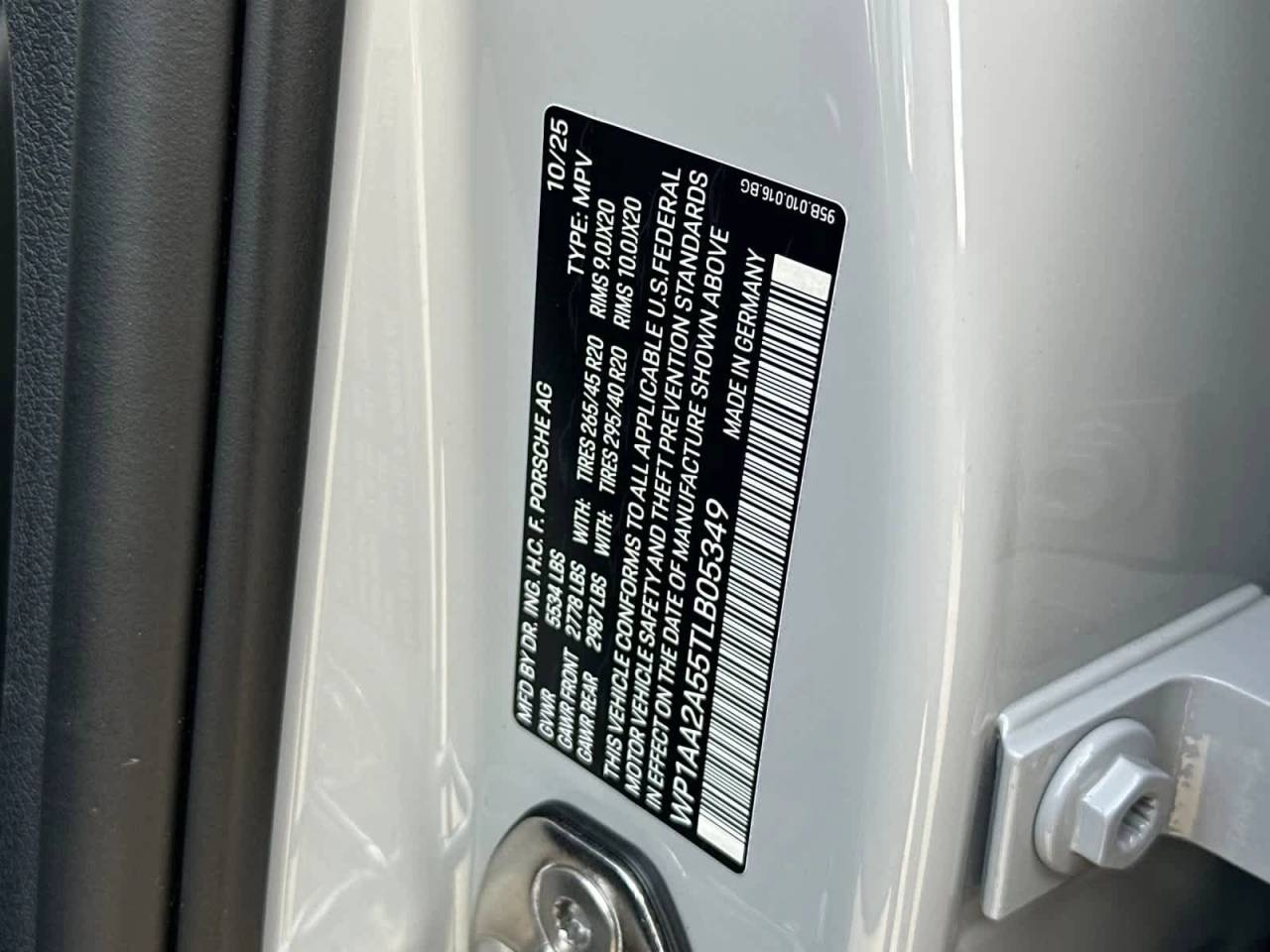 2026 Porsche Macan AWD