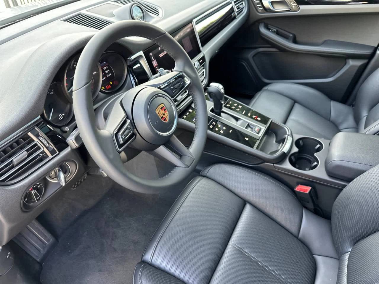 2026 Porsche Macan AWD