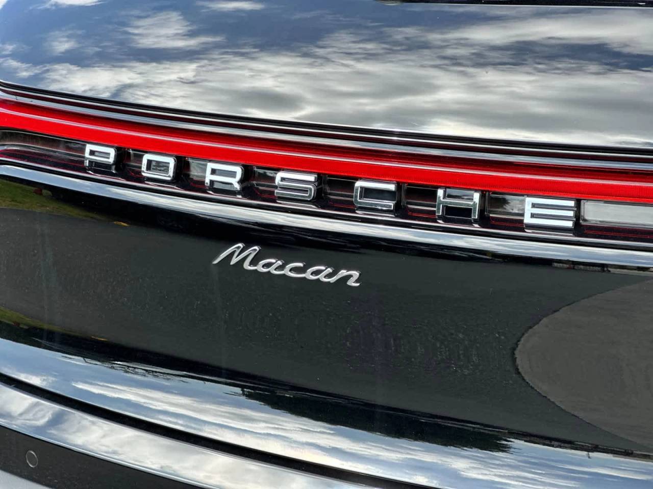 2026 Porsche Macan Base