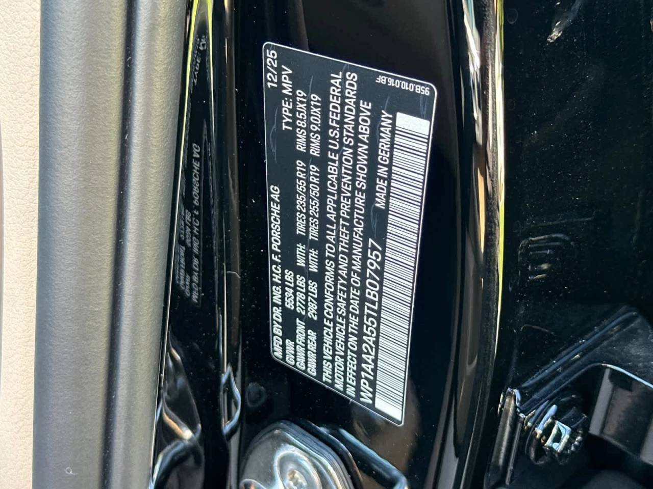 2026 Porsche Macan Base